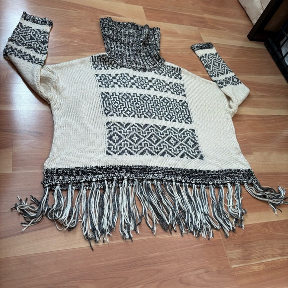Miss Me Rare Bohemian Southwestern Navajo Fringe Turtleneck Sweater Size M/L - Picture 10 of 12